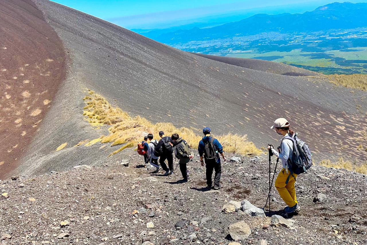 MT. FUJI DESCENDING HIKE | 富士下山ハイク