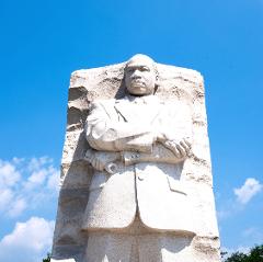 Full Day DC: National Mall Bus Tour with 10+ Stops & Seasonal Potomac River Boat Cruise