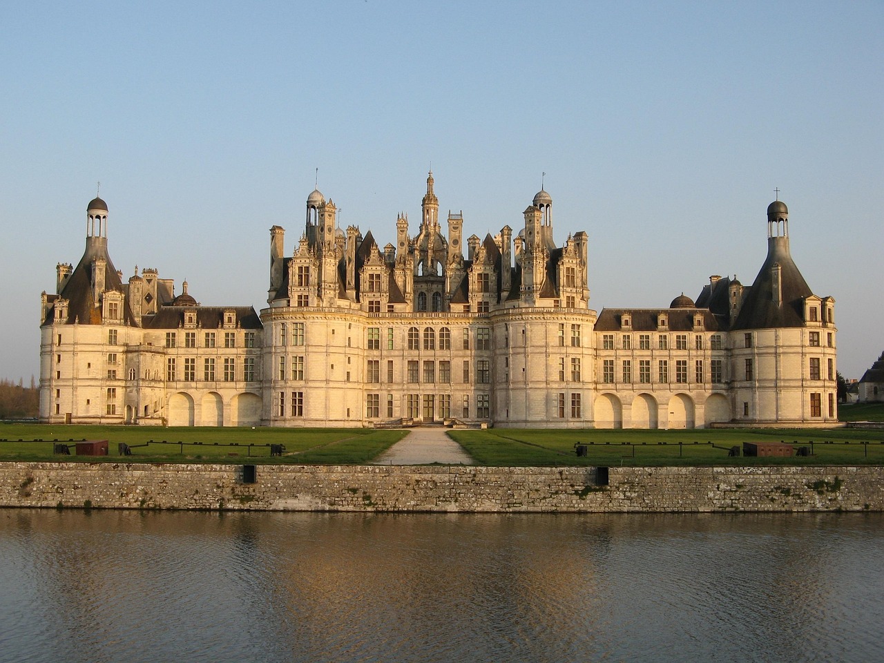 Loire Valley Day Trip from Paris to Chambord, Chenonceau & Blois