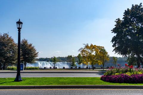 3_niagara_parkway_med