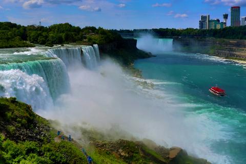 Niagara_Boat_Tour_med