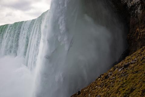 Niagara_Falls_Breathtaking_View_Canada_med