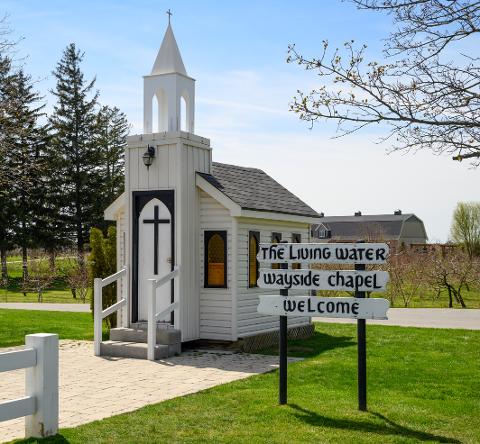 Tiniest_Chapel_On_Earth_med