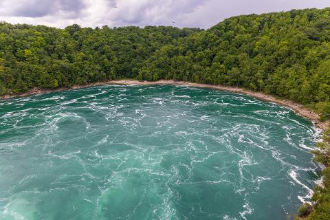 Whirlpool_Rapids_Niagara_Falls_med