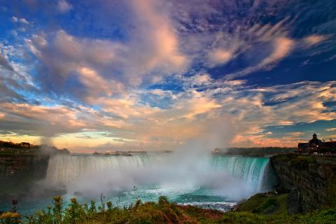 f81340a23b1045009106df48967b4557Niagara_Falls_Sunset_med