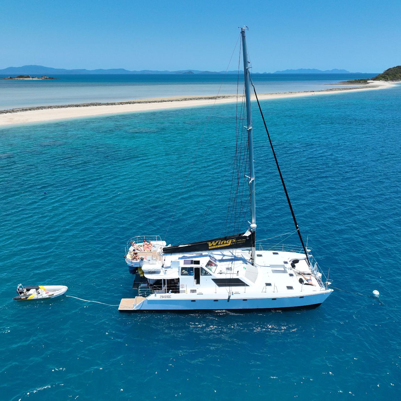 A Whitsunday Islands Sail, SUP & Snorkel Tour- NEW