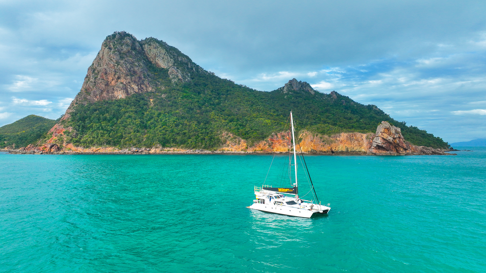 A Whitsunday Islands Sail, SUP & Snorkel Day Tour- Premium NEWEST Whitsundays Day Tour!