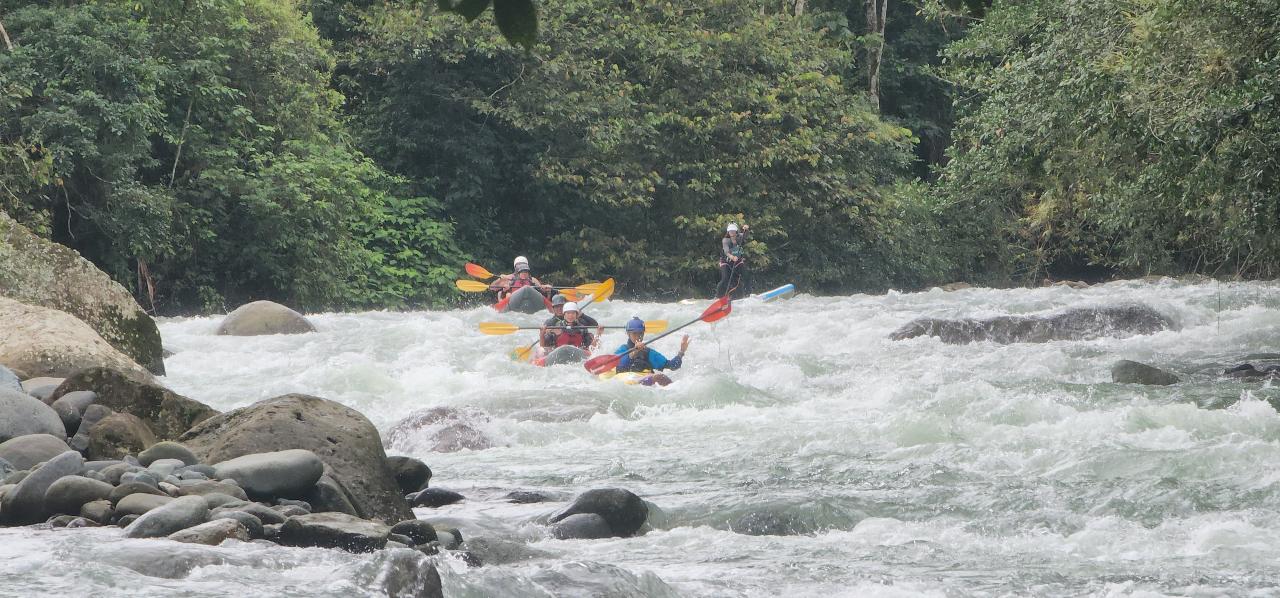 Duckies (Kayaks Inflables) en el Río Pejibaye