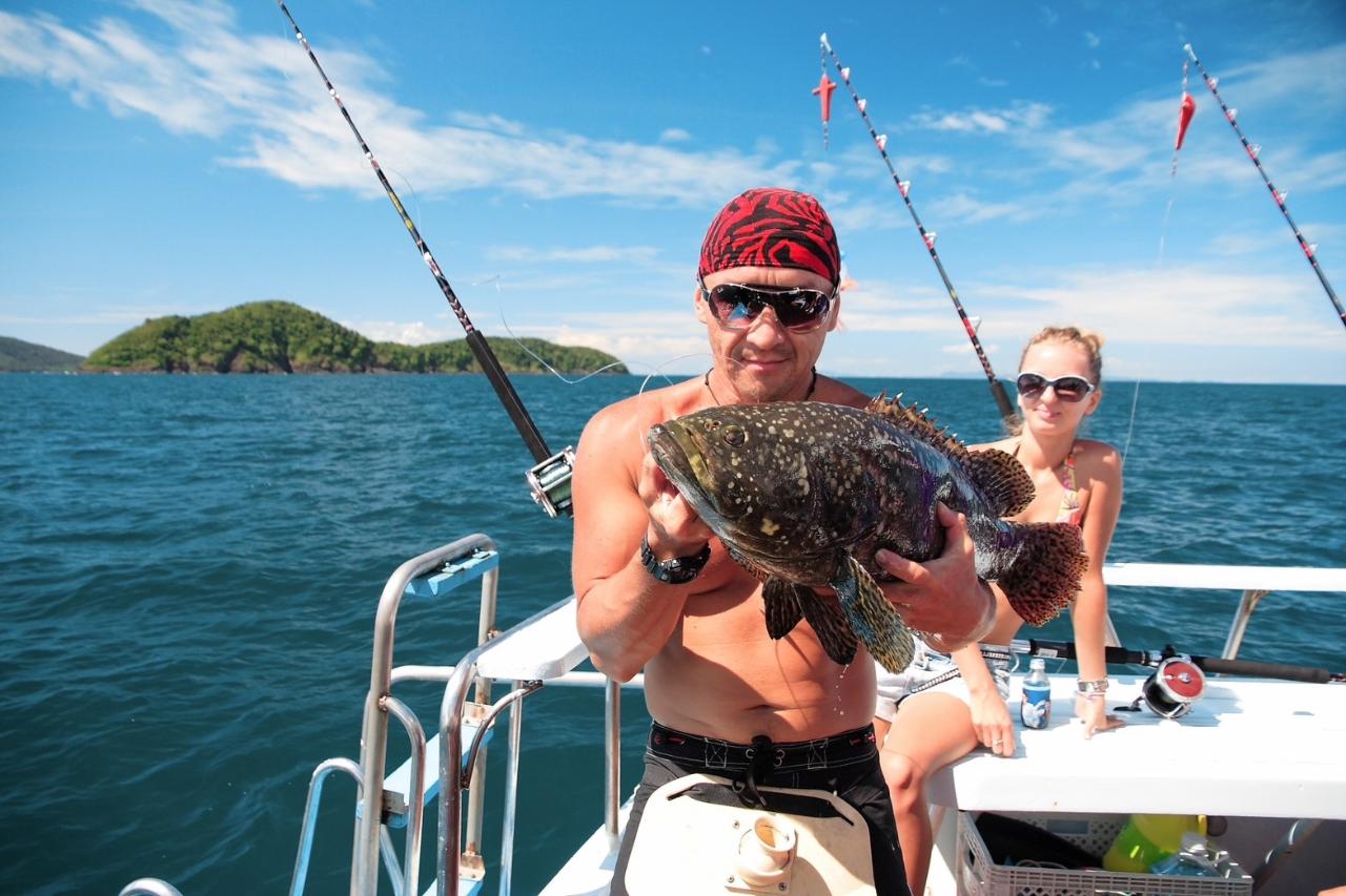 Game fishing Trolling & Spinning by Joined Fishing Boat.