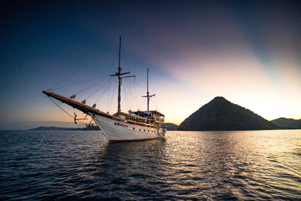 The Komodo Passage Aboard Adishree 7D/6N