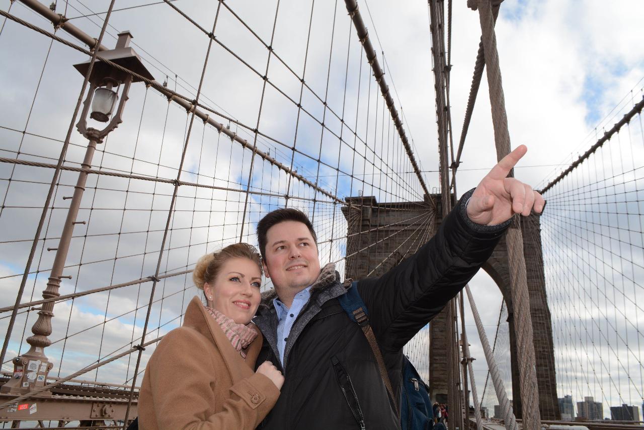 (2 Hours) Brooklyn Bridge, Brooklyn Neighborhoods and SoHo. Private Tour with Personal Photographer