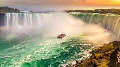 Feel the Mist: Small Group Walking Tour of Niagara Falls