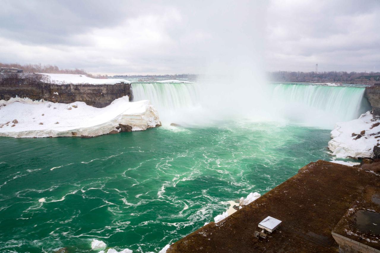 Scarborough to Niagara Falls Half Day Luxury Private Tour (upto 10 people)