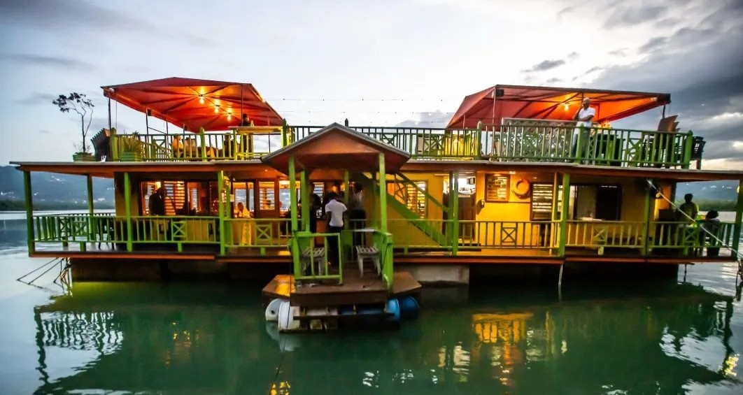 House Boat Grill Restaurant, Seafood Restaurant Montego Bay