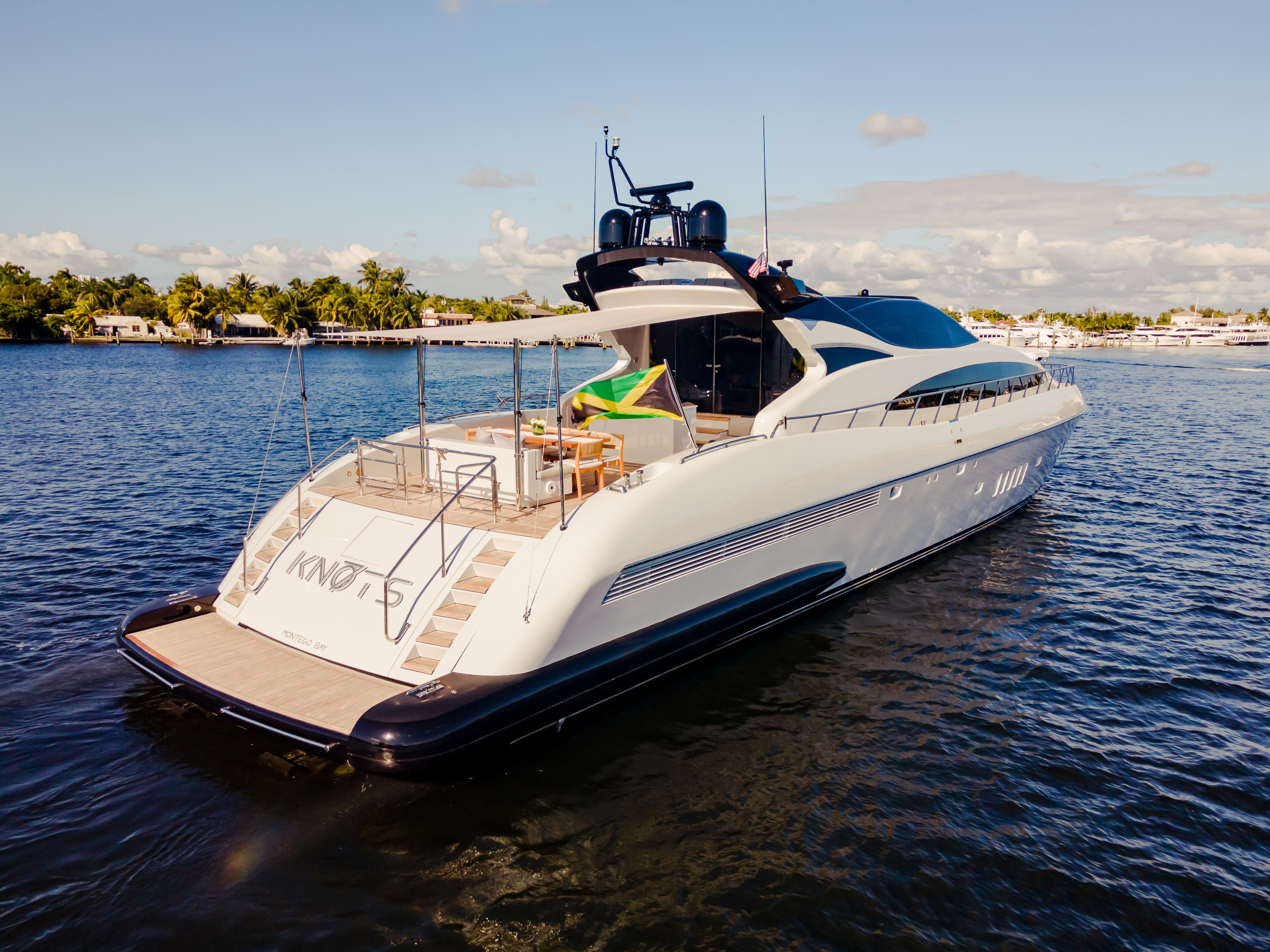 M/Y 7 KNOTS | 105 FT