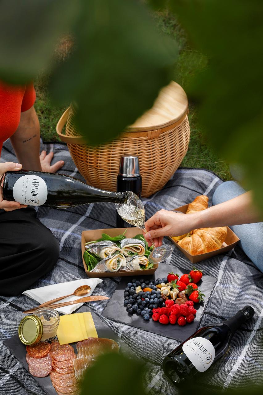 Picnic in the Vines