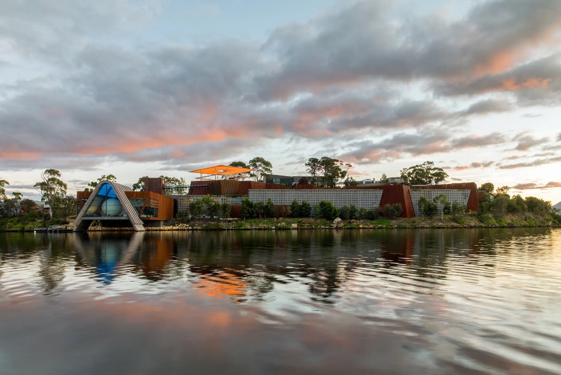 Mona and Wine Experience Tour (Sundays)
