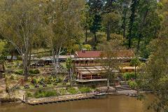 Melbourne Tour:  Walk the Yarra & Historic Boathouse Lunch