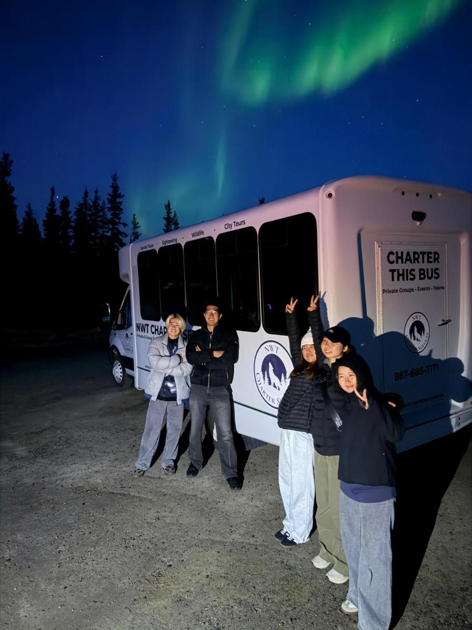 Aurora Hunting Tour in Yellowknife — Shared Bus