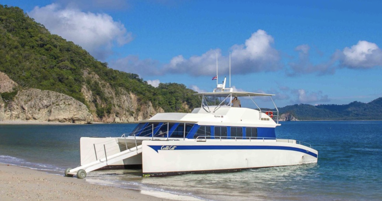 Catamaran Tour Island Tortuga
