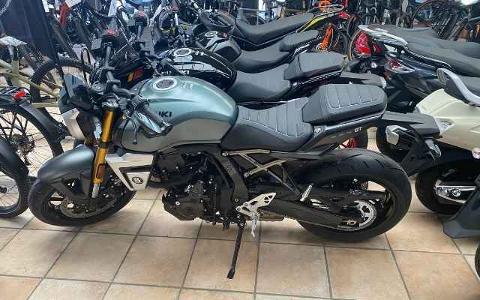 Suzuki GSX-8T (GRÜN)