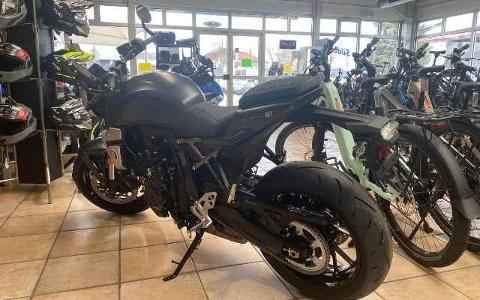 Suzuki GSX-8T (SCHWARZ)