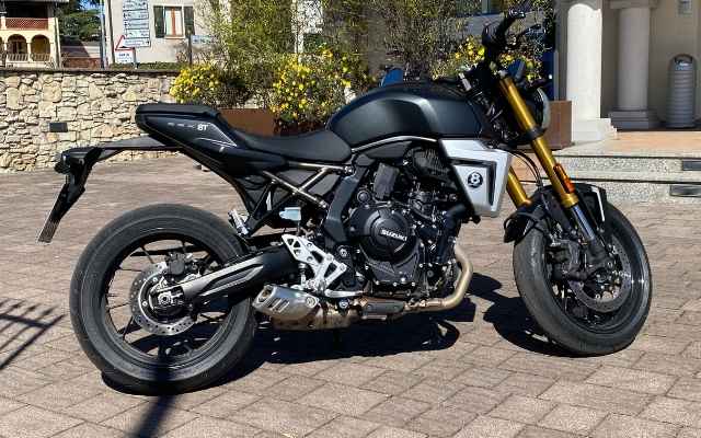 Suzuki GSX-8T (SCHWARZ)