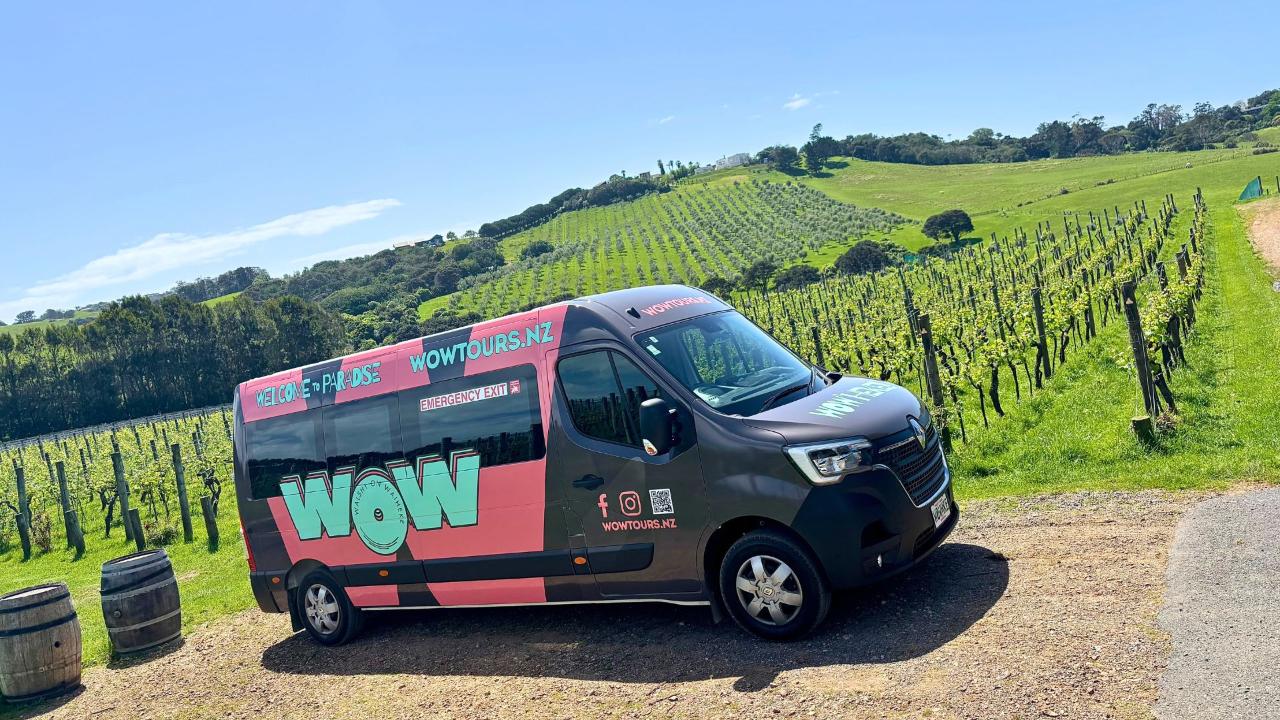 Wow'heke Premium Waiheke Island Wine, Gin, Olive Oil & Food Tasting Tour with Lunch