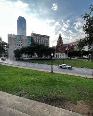 65 Minute JFK Assassination Walking & Van Tour
