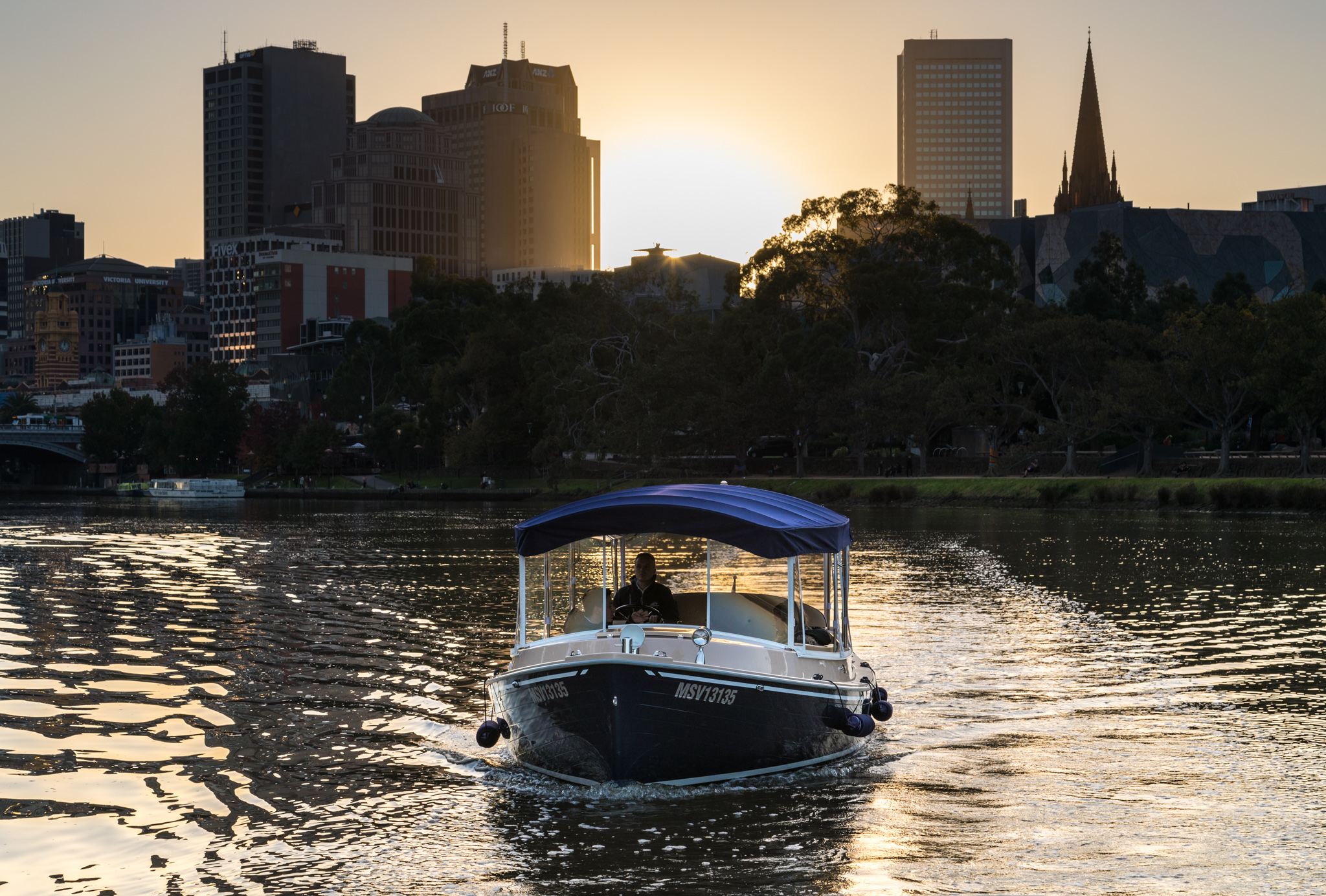 4 hour Luxury Private Cruise - with Skipper - for up to 10 passengers