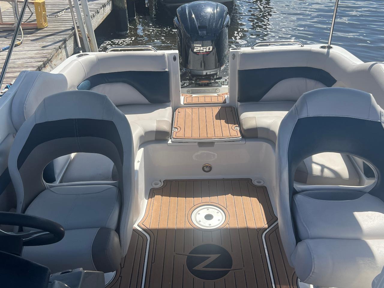 Hurricane 2486 24’ Deck boat Caloosa River Inc Reservations