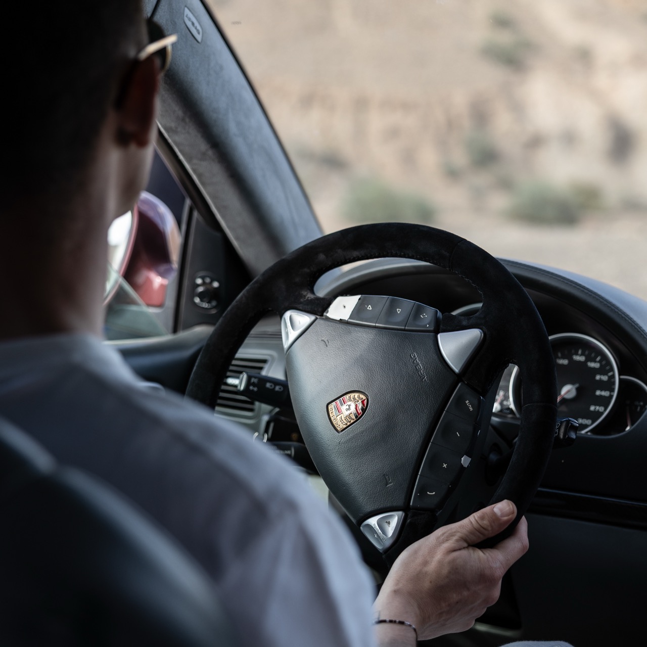 Discovery Tour - V8 Turbo 500HP - You drive, We guide.