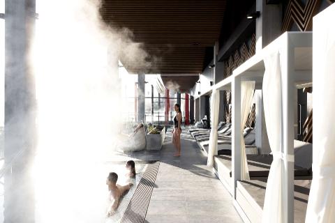 Early_Morning_Exclusive_Bathing.new