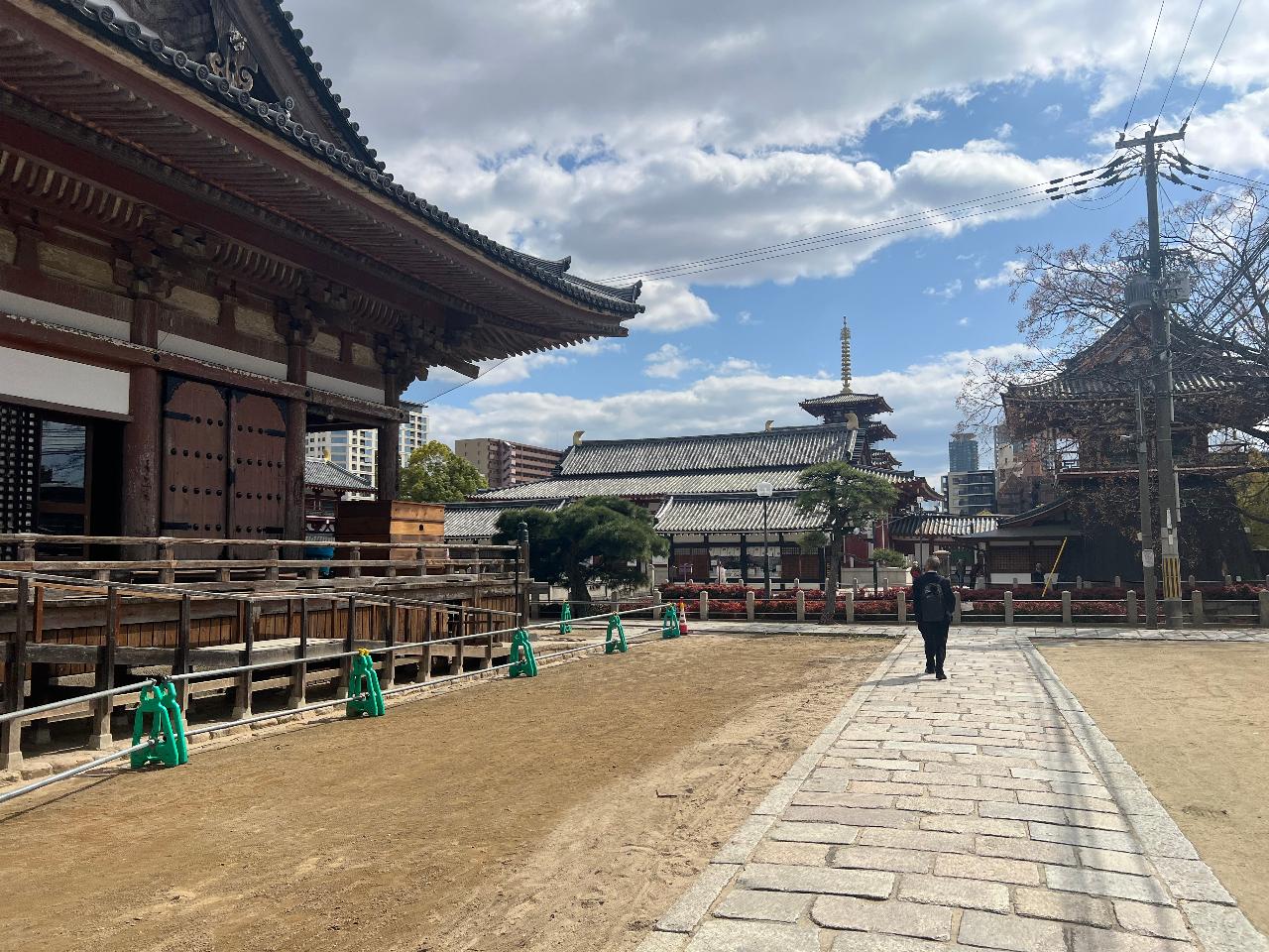 Osaka Untold: Temples, Samurai & Retro Shinsekai