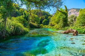 Private Guide to Blue Eye – Crystal-Clear Waters & Nature