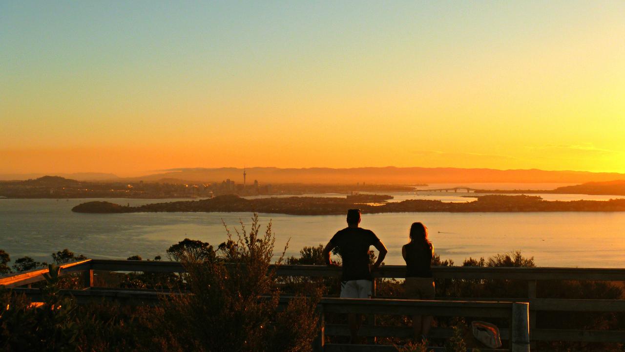 Sunset / Night Kayak to Rangitoto Island with BBQ Dinner