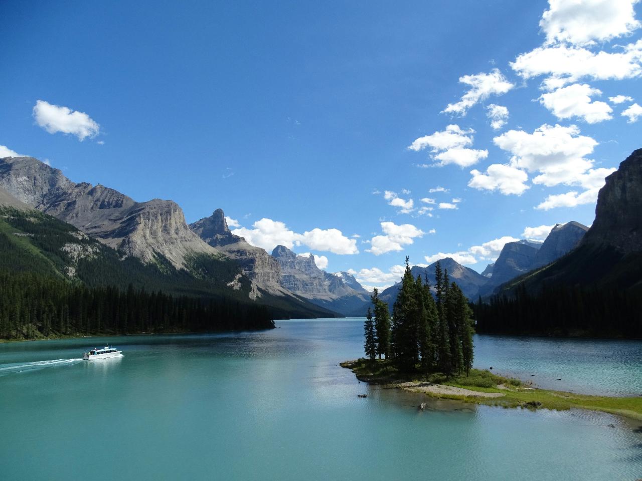 Jasper & Maligne Lake Spirit Island Day Tour