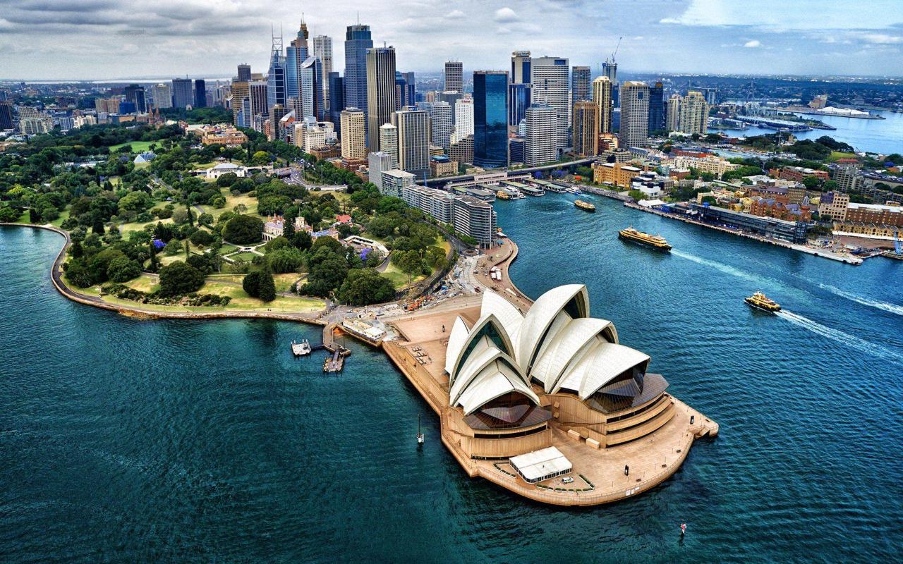 Sydney City Tour 12-Seat