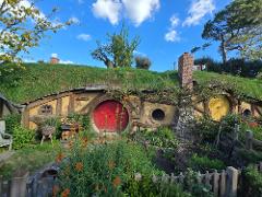 Rotorua to Auckland via Hobbiton private Tesla tour