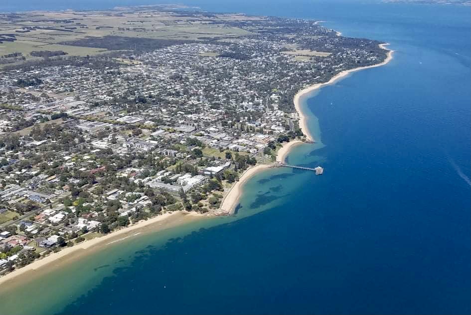 Scenic Flight 4 - Cowes, Seal Rocks, Penguins & GP Circuit