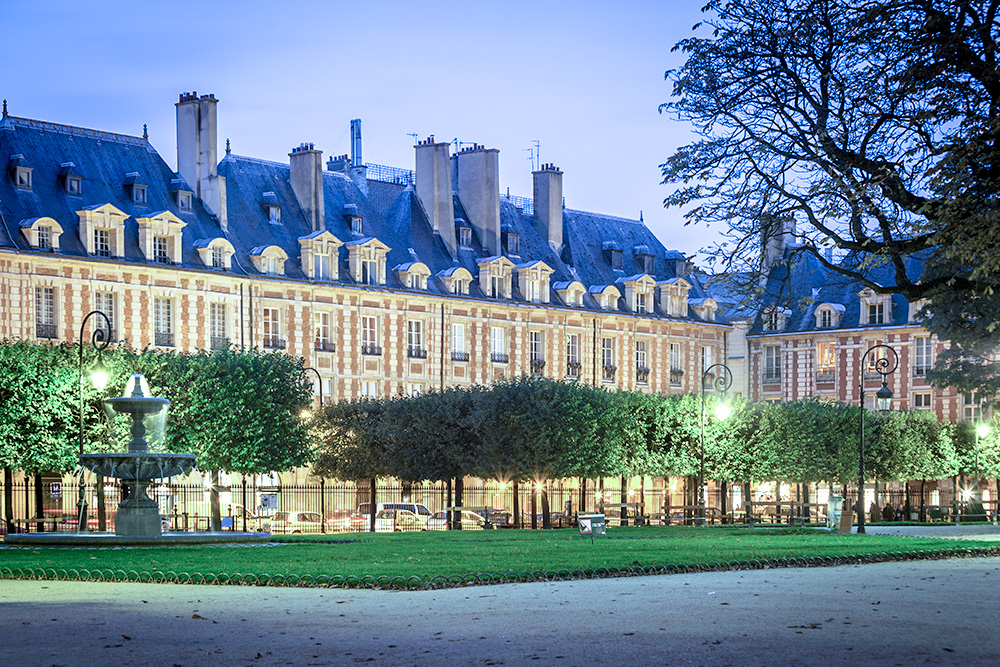 Le Marais Paris Walking Tour Semi Private Tour France Luxury Tour Reservations