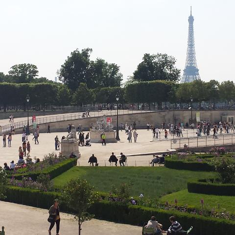 parisTourEiffel