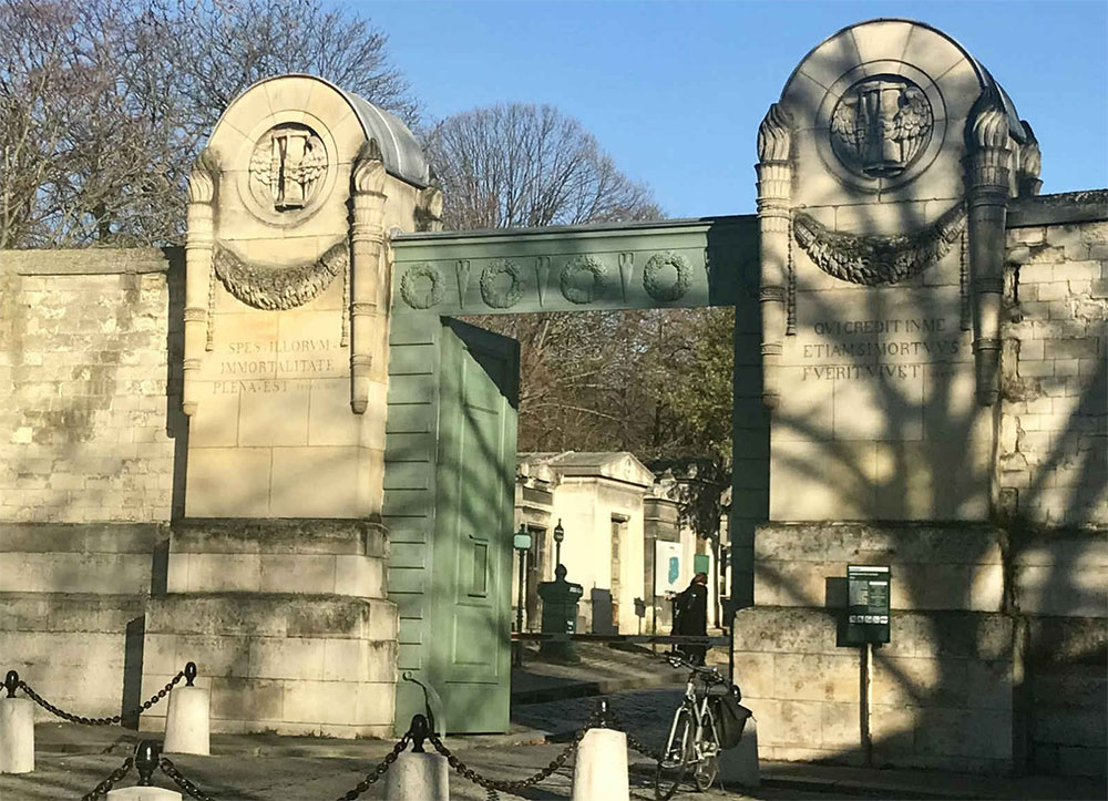 Paris's Pere Lachaise cemetery small group tour