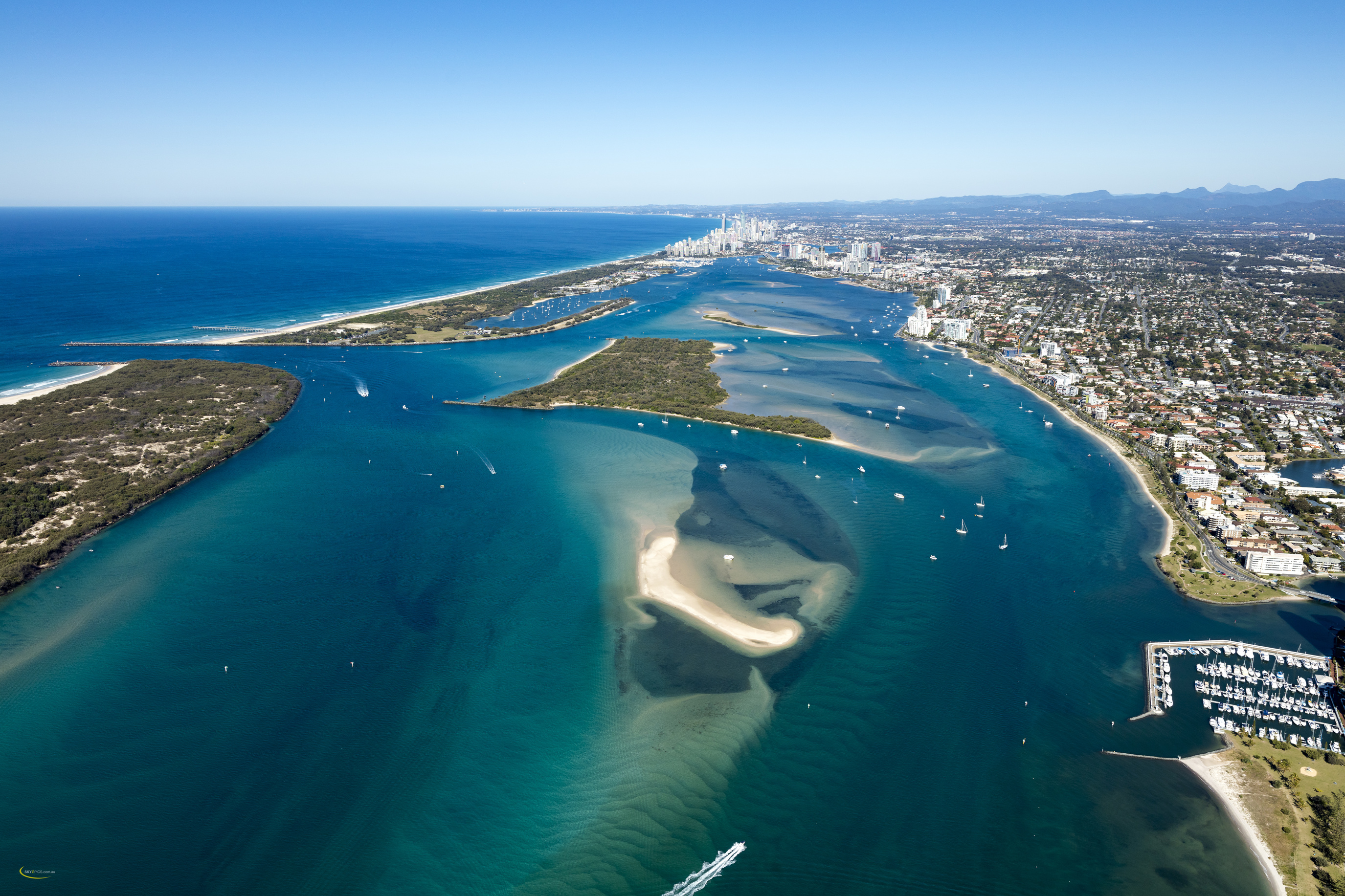 Gold Coast: Private Catamaran & Island Lunch
