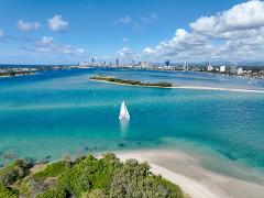 Gold Coast: Private Catamaran & Island Lunch		