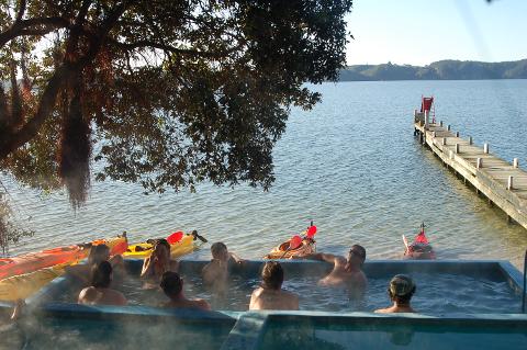 Scenic Lake Rotoiti Kayak Tour