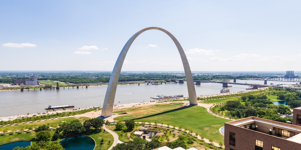 Best of St. Louis Small Group Day Tour with St. Louis Arch and River Cruise