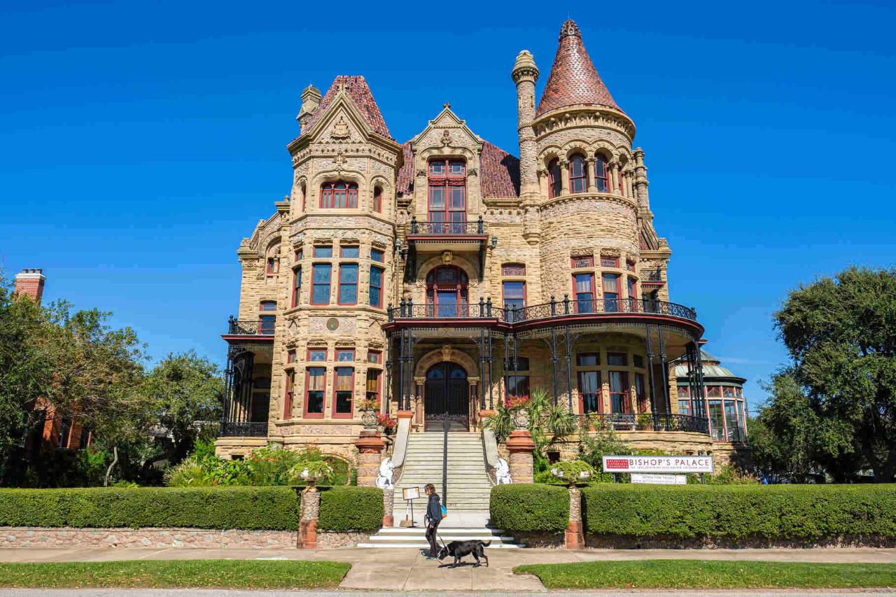 Galveston's Living History & Architecture Small Group Walking Tour