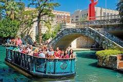 San Antonio Night Tour from Austin + River Walk Boat Cruise