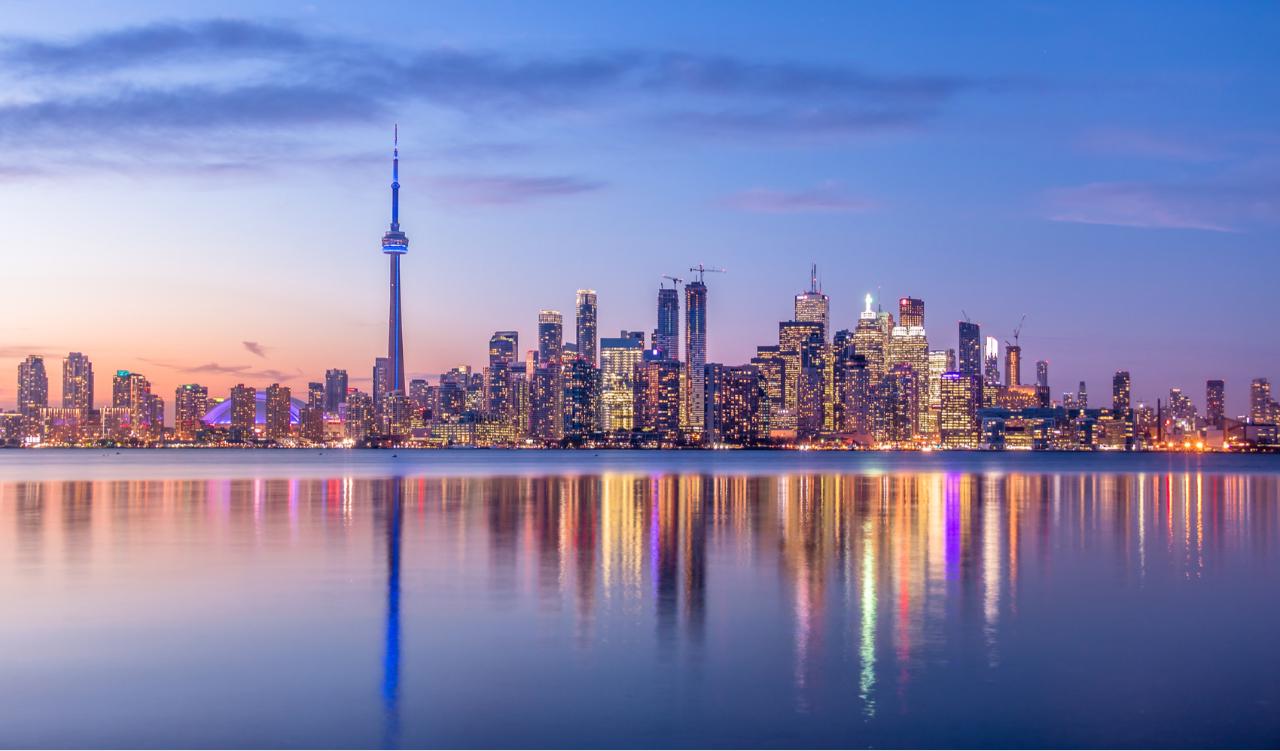 Scenic Toronto Night Tour with Boat Ride